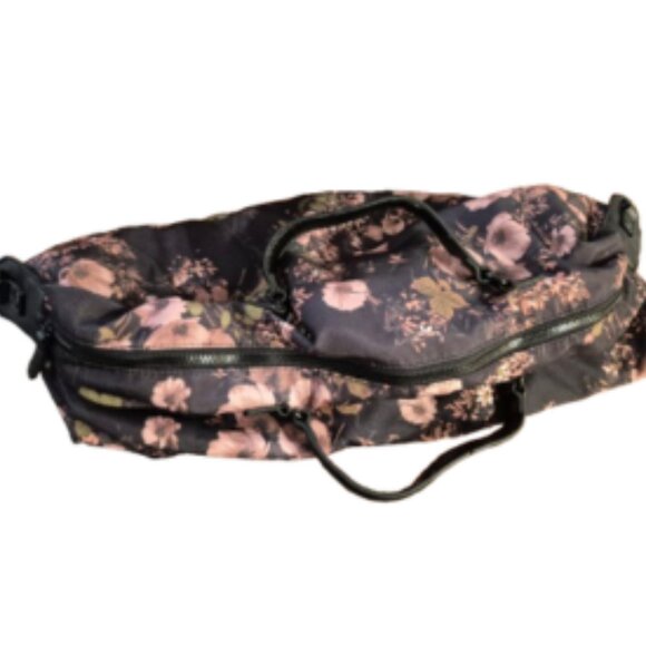 Mossimo Floral Weekender Bag - Picture 4 of 9